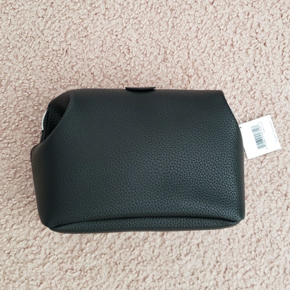 NWT Macy's Black Dopp Kit Toiletries Travel Bag with Top Detail and Zipper - Picture 4 of 16